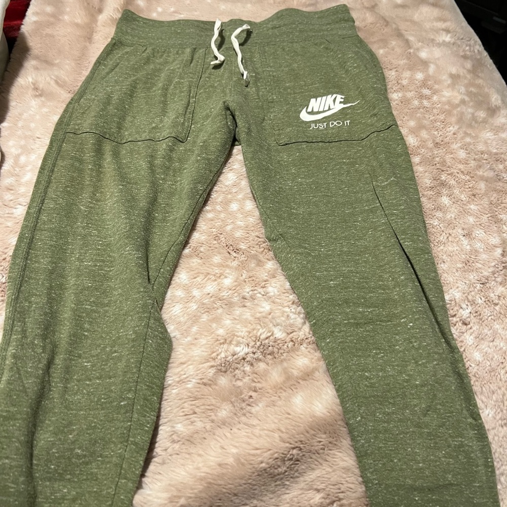 Nike joggers size small